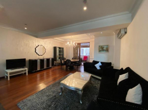 Amiryan street, 3 bedrooms Luxury apartment AM440